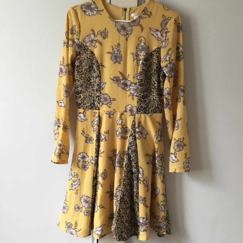 Floral long sleeve yellow dress like new